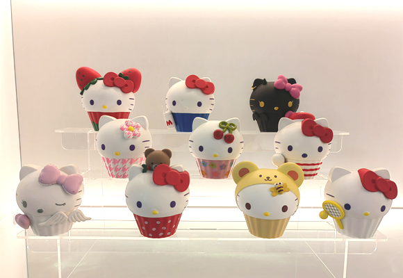 �������k